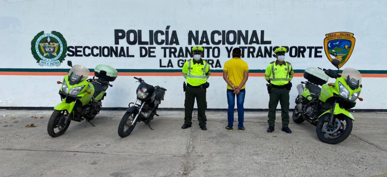 https://www.notasrosas.com/Tres personas que usaban documentos falsos, fueron capturados por uniformados de Setra