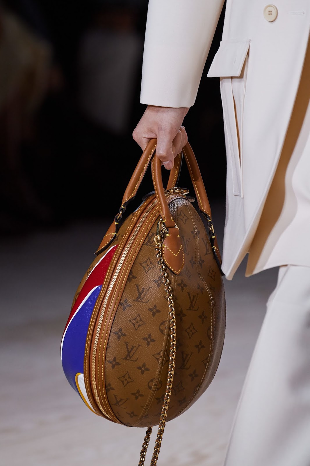 MIXING IT UP ON THE RUNWAY: LOUIS VUITTON