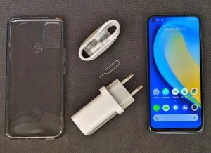 محتويات علبة هاتف Realme C17