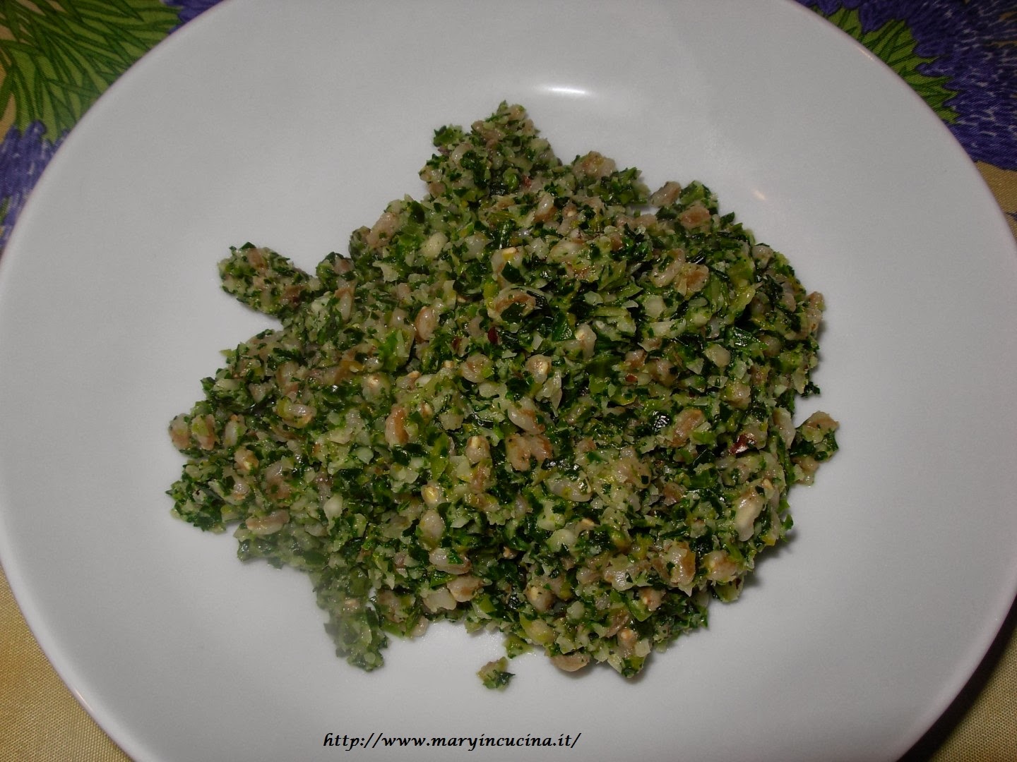 farro con pesto di cicorino e noci del brasile