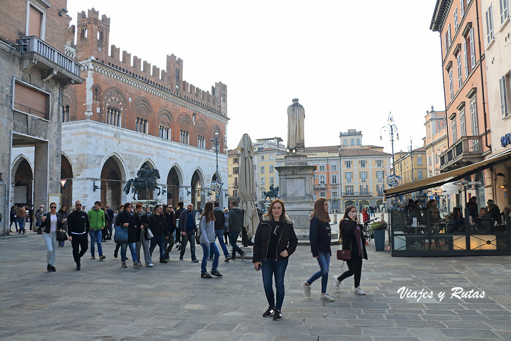 Piazza dei Cavalli, Piacenza