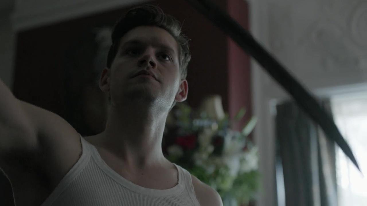 ausCAPS: Luke Kleintank in The Man In The High Castle 2-06 "Kintsugi"