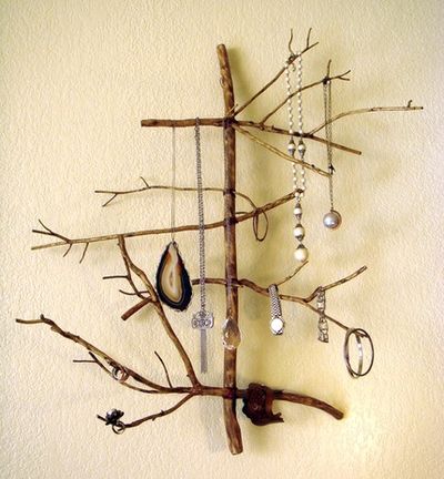 Divertido y práctico colgador de collares DIY con ramas secas -  Decomanitas: Decoración vintage, DIY y reciclaje creativo