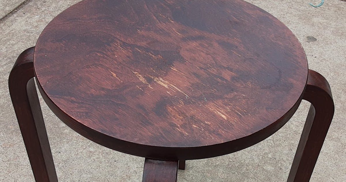 Uhuru Furniture & Collectibles 470734 Walnut Bentwood Accent Table