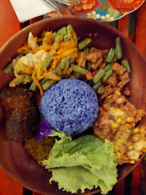 Nasi biru Mandira's Garden Kafe Kebun Organik di Kemang