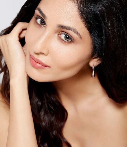 Pooja Chopra Filmography Hits or Flops, Pooja Chopra Super-Hit, Blockbuster Movies List - here check the Pooja Chopra Box Office Collection Records and Analysis at MTWiki Blog. latest update on Top 10 Highest Grossing Films, lifetime Collection, Filmography Verdict, Release Date, wikipedia.
