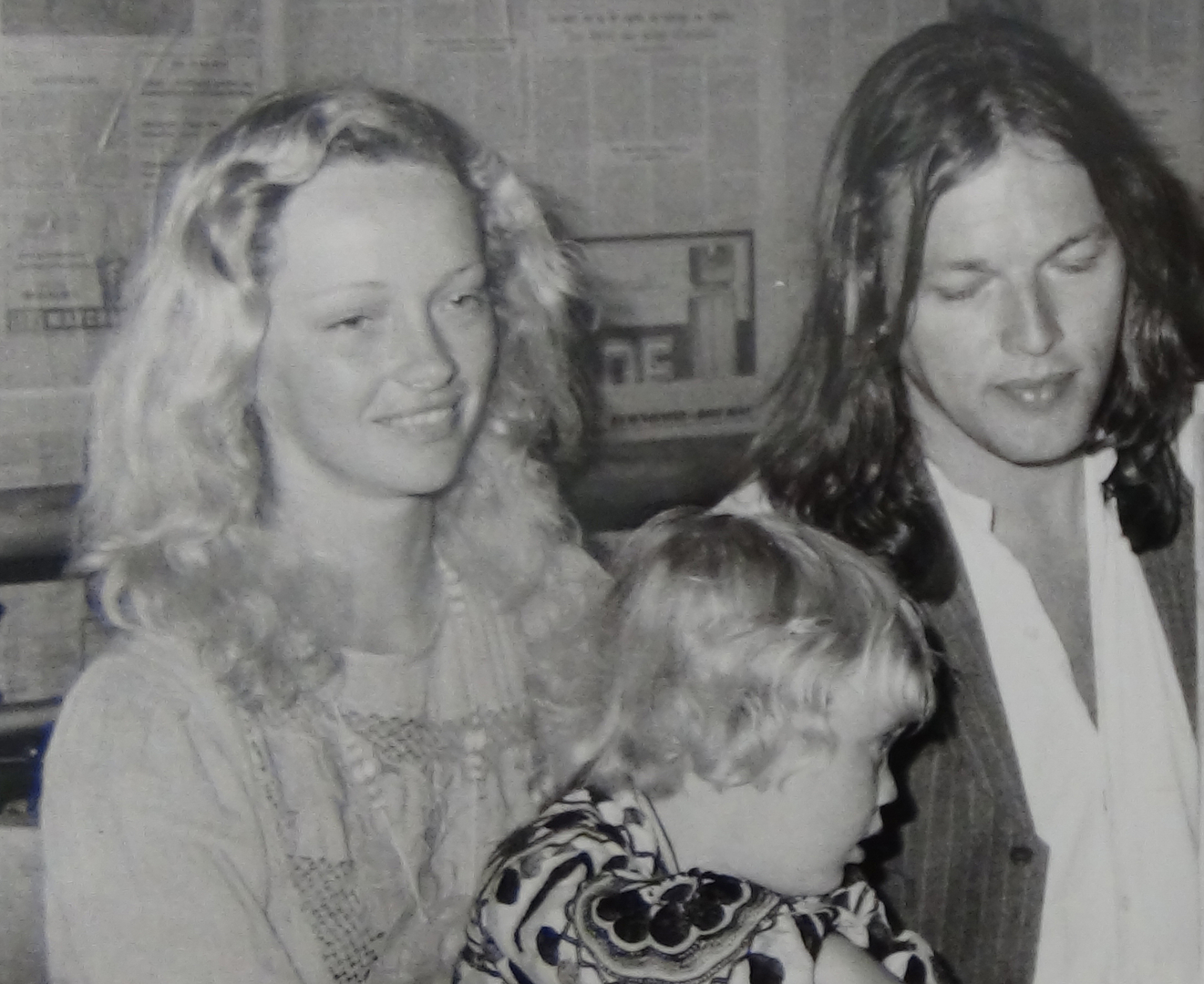 Descubre LA CAJA DE PANDORA LA EX ESPOSA DE DAVID GILMOUR, GINGER, ESCRIBE LAS MEMORIAS DE SU
