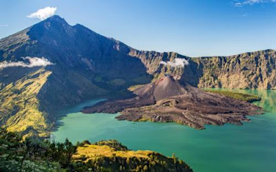 10 Gunung Tertinggi di Indonesia