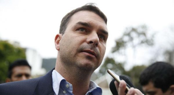 Coaf aponta pagamento de título de R$ 1 milhão por Flávio Bolsonaro