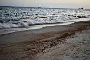 Minyak Tercecer di Pantai Karawang, Pertamina Lakukan Ini