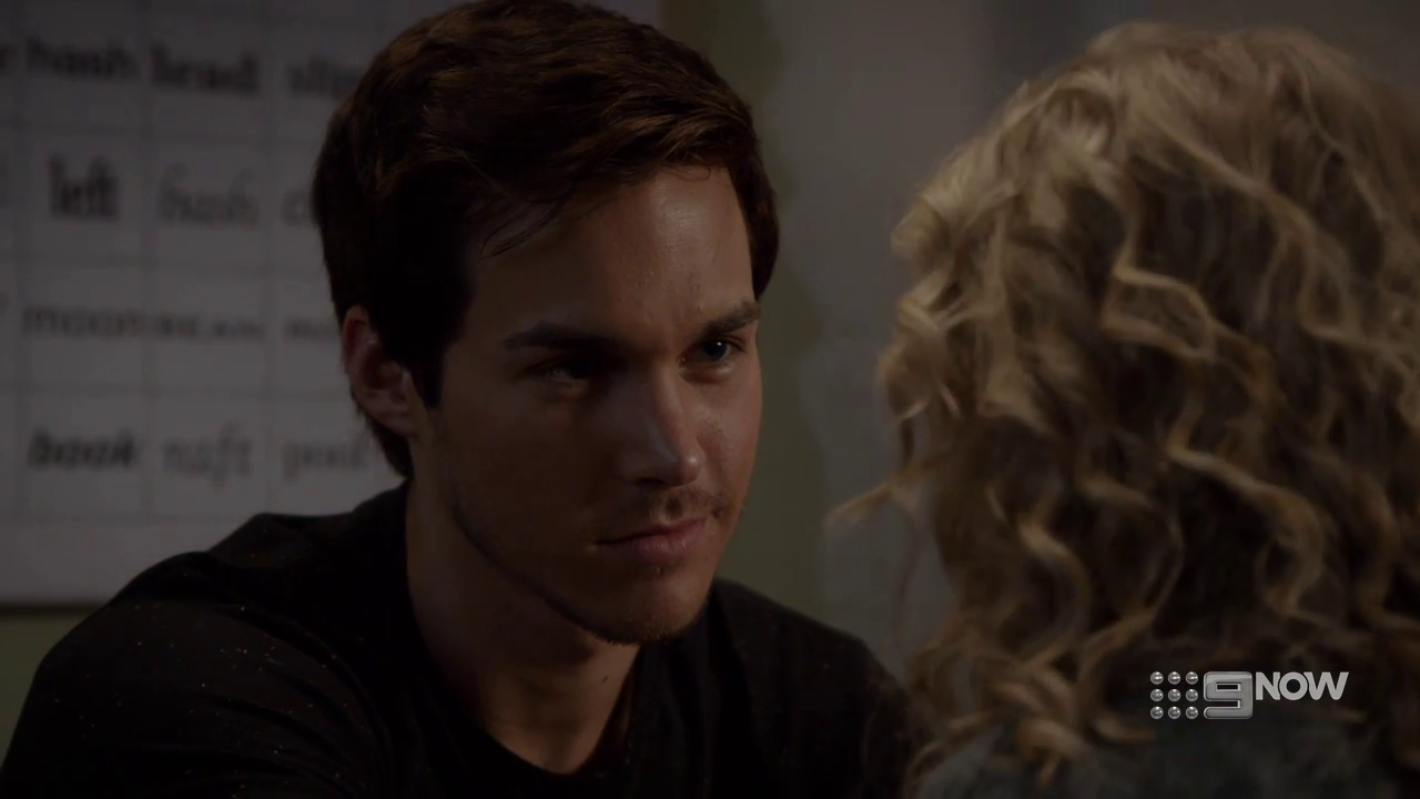 ausCAPS Chris Wood shirtless in The Carrie Diaries 205 "Too Close For