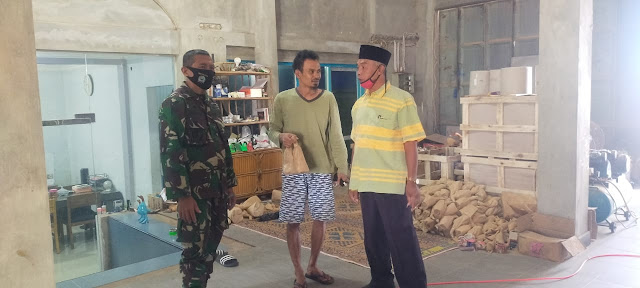 Danramil 23/Ceper Sambangi Pelaku Usaha   