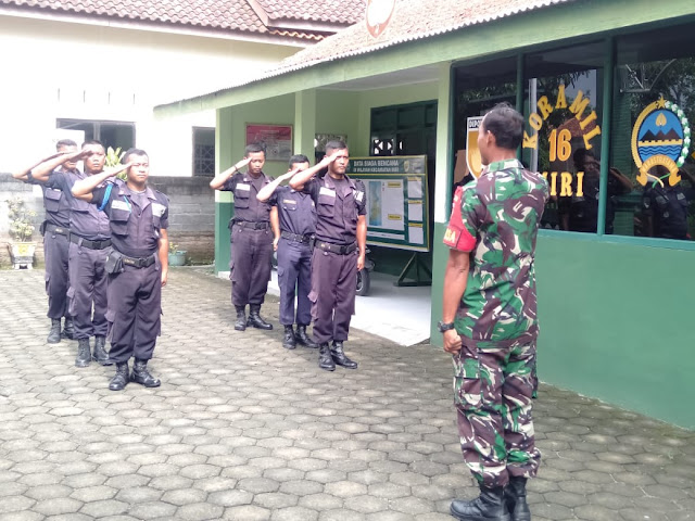 Babinsa Bagor Latih Kedisiplinan Security