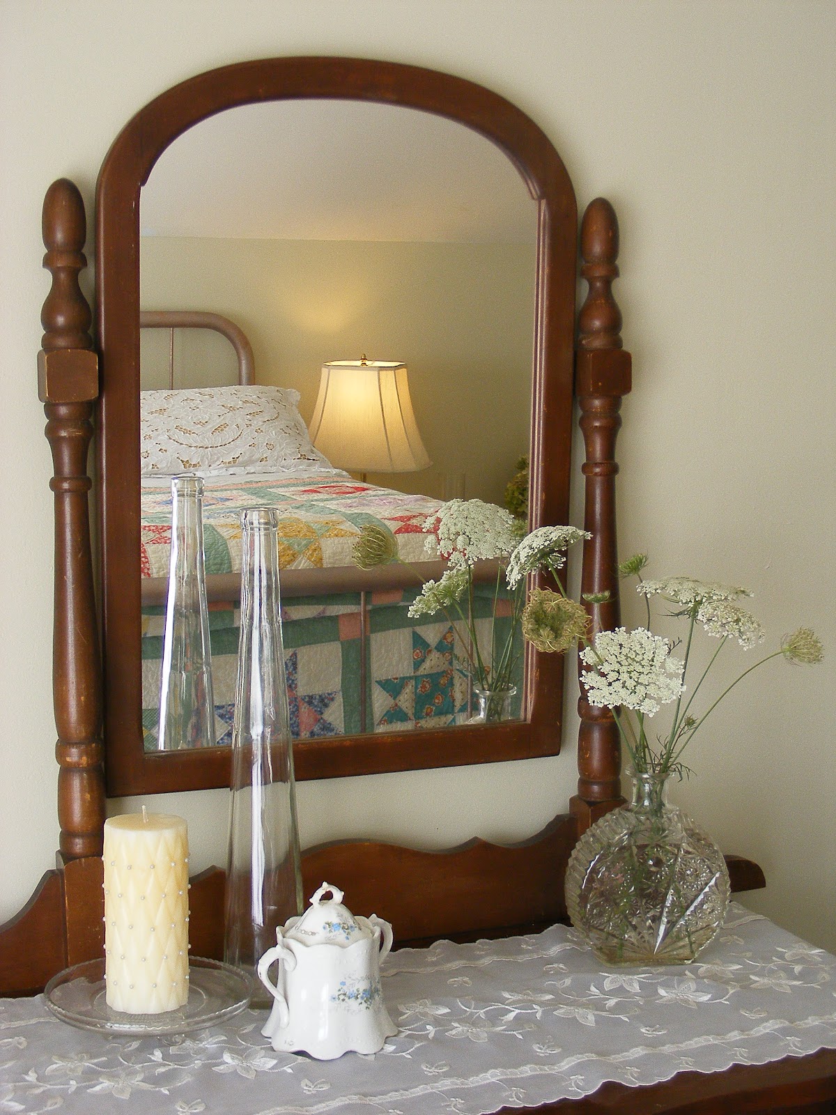 The Dusty Lane Queen Anne's Lace Pressed Flowers in a Frame