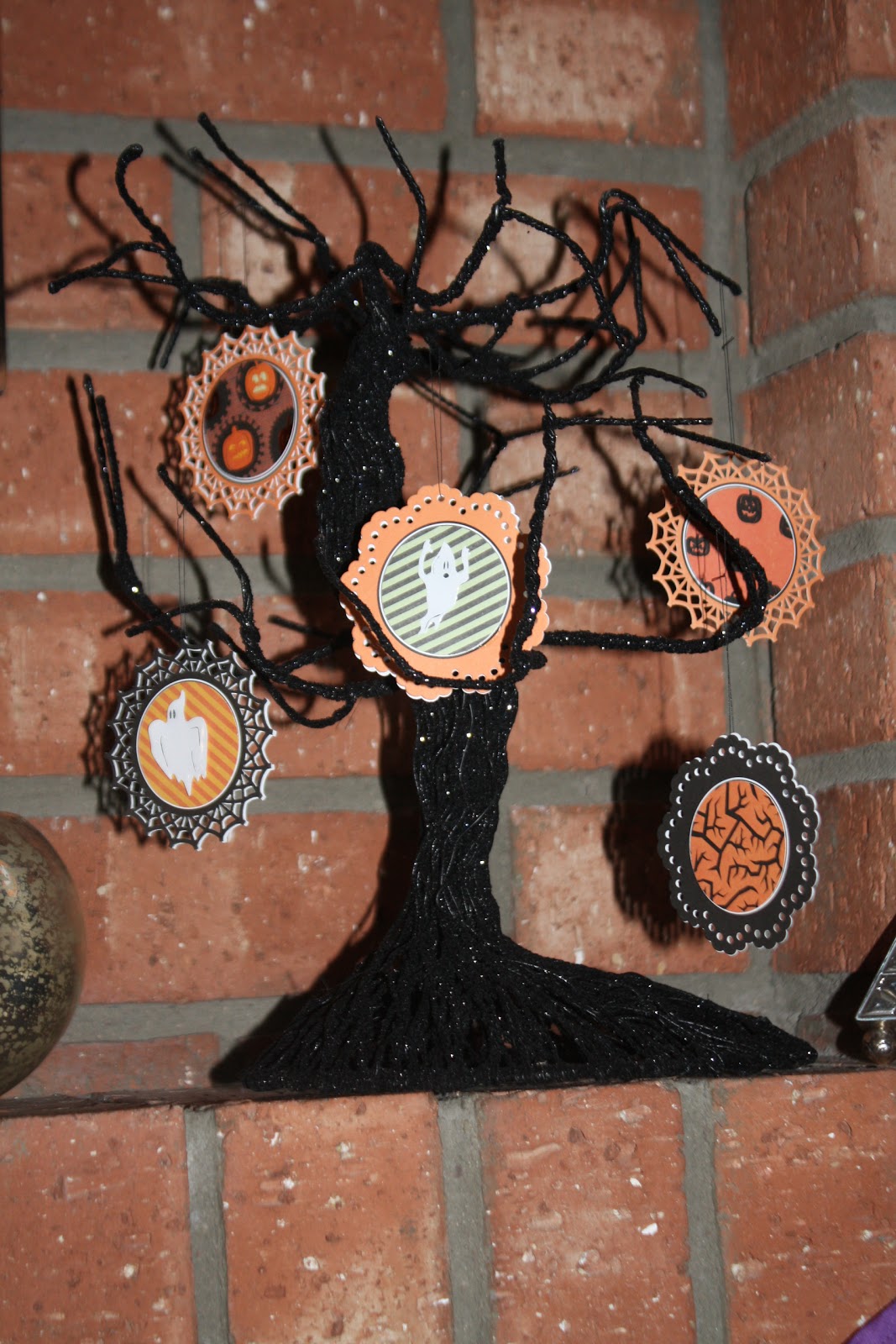 Sara vs. Sarah Halloween Tree Ornaments (DIY)
