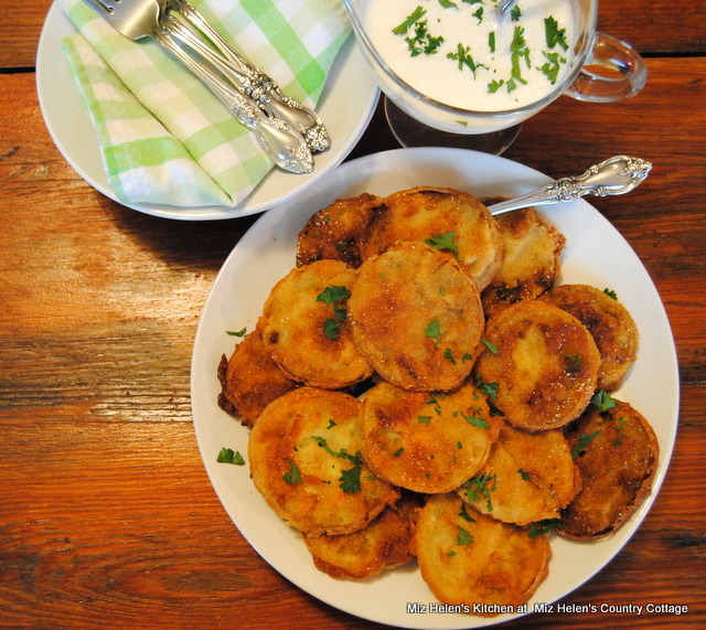 Fried Green Tomatoes with Buttermilk Dressing