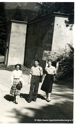 Photo de famille NB panneaux de villes : Le Mont-Dore. Photo de famille NB panneaux de villes : Le Mont-Dore.