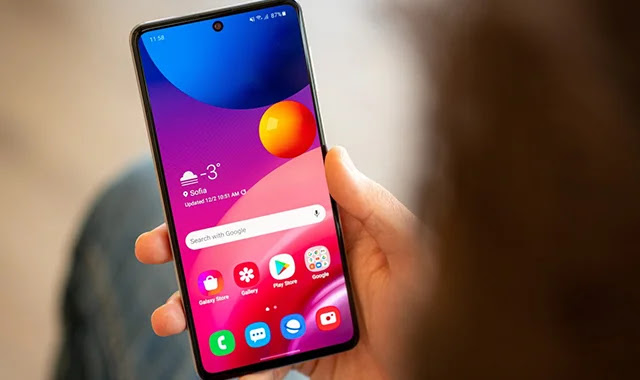 Galaxy M51 Le Samsung Galaxy M51 est prêt pour l'examen.