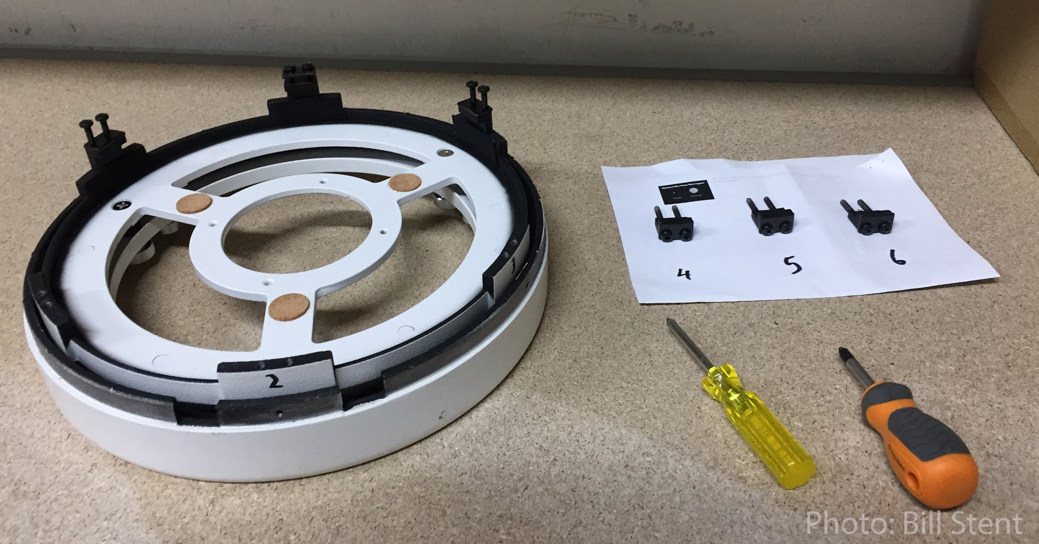 How to clean a reflector's mirror