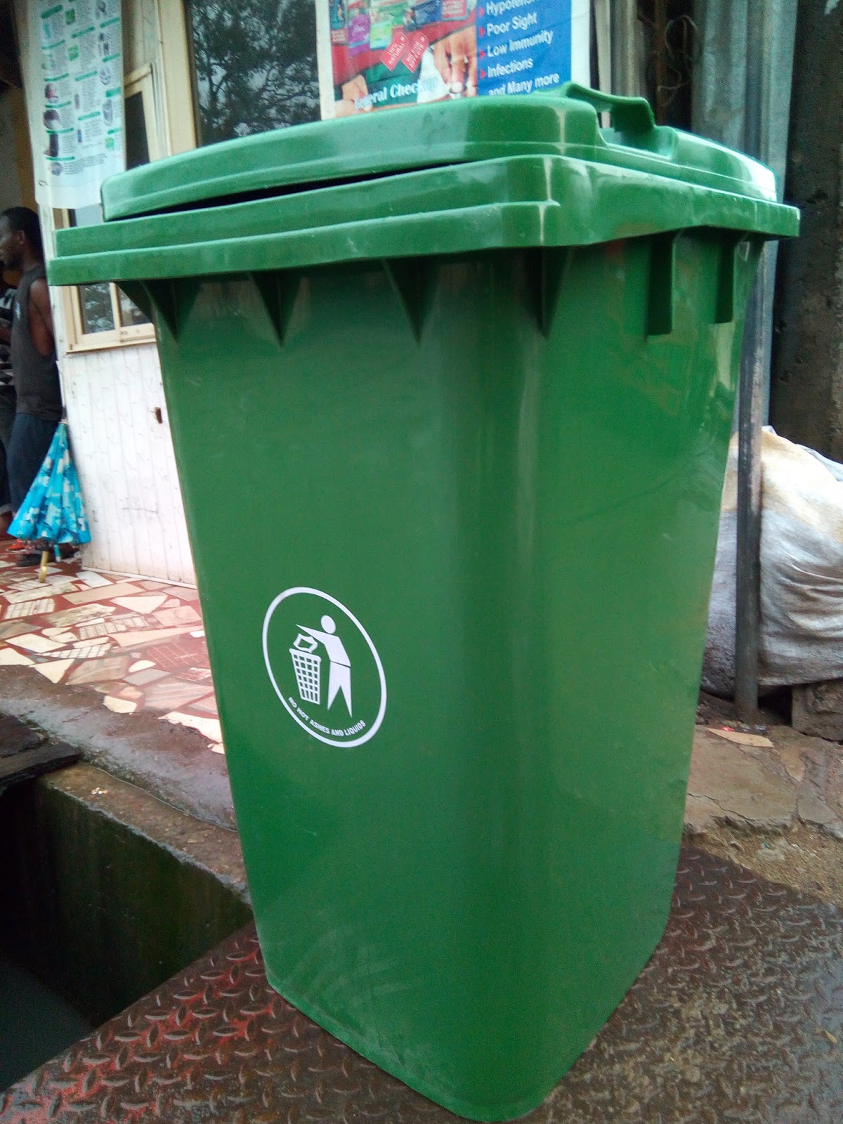 SUPPLIER OF INDUSTRIAL PLASTIC WASTE BINS WITH WHEELS AND WASTE