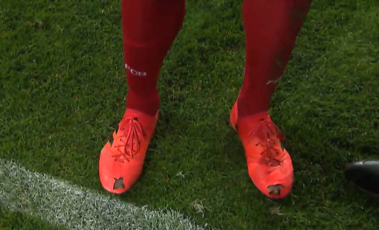 Bayern Munich's Mats Hummels Cuts Holes in Adidas Ace Boots Footy