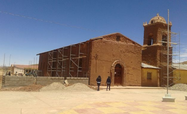 Die Pfarrkirche von San Pablo de Lipez zu Beginn der Renovierung