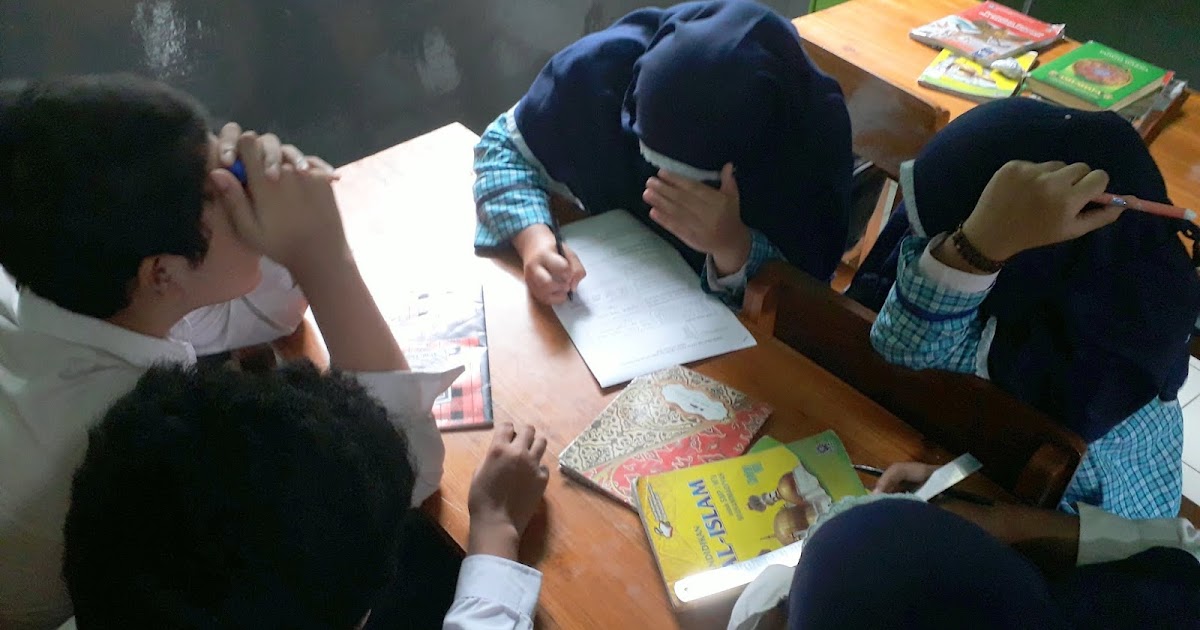 MEMAHAMI AKHLAK KEPADA ORANG TUA, KEPADA GURU DAN KEPADA