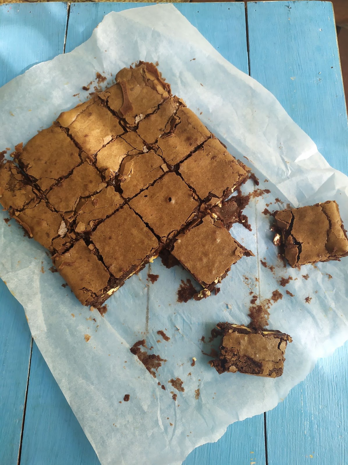 An Old Fashioned Lady: CHOCOLATE BROWNIES WITH CREAM CHEESE