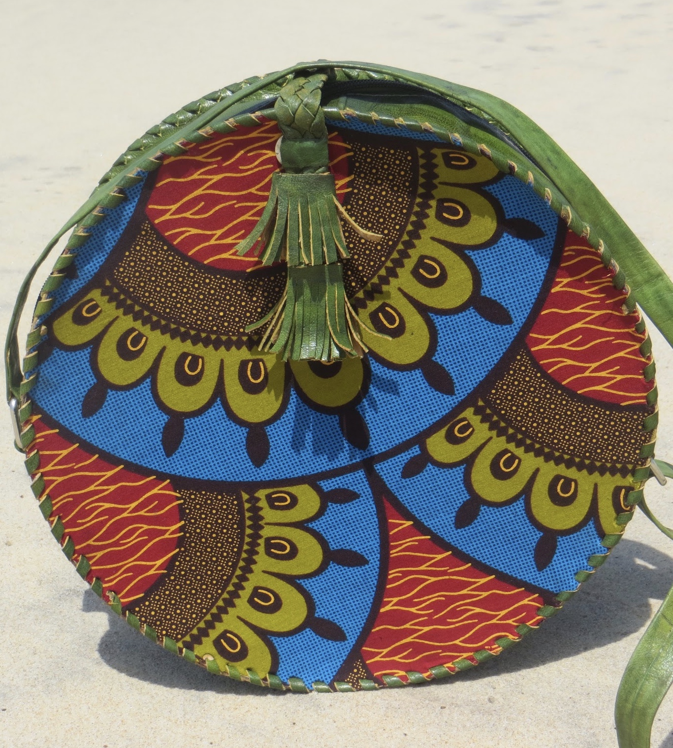 Bassa Round Crossbody