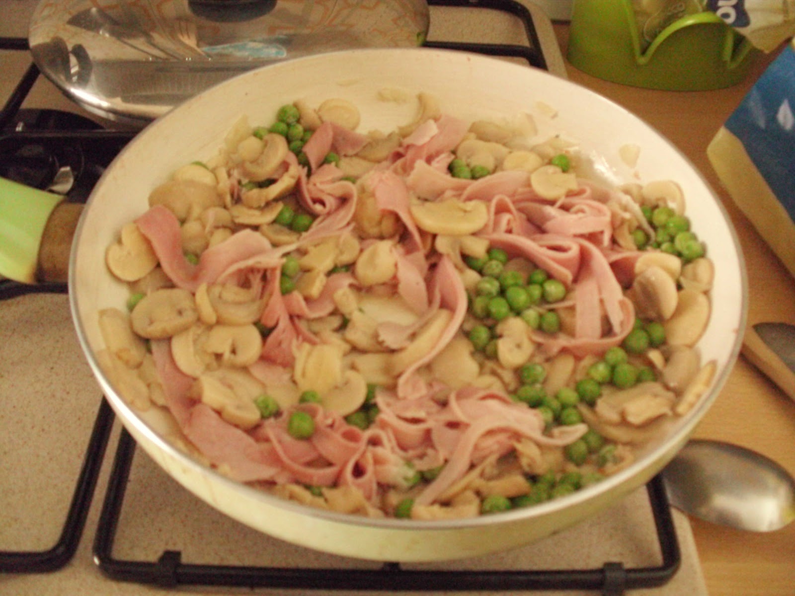 Vassoio di tagliatelle in pasta sfoglia Il club delle cuochine