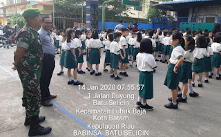 Babinsa Memberi Pelatihan PBB Dan Pentingnya Disiplin Di Sekolah Yayasan Avava Batu Selicin