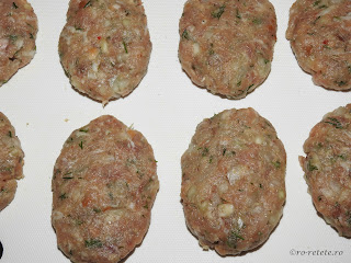 Parjoale de carne reteta de casa traditionala porc tocata paine usturoi marar chiftele chiftelute retete culinare aperitiv aperitive mancare mancaruri,