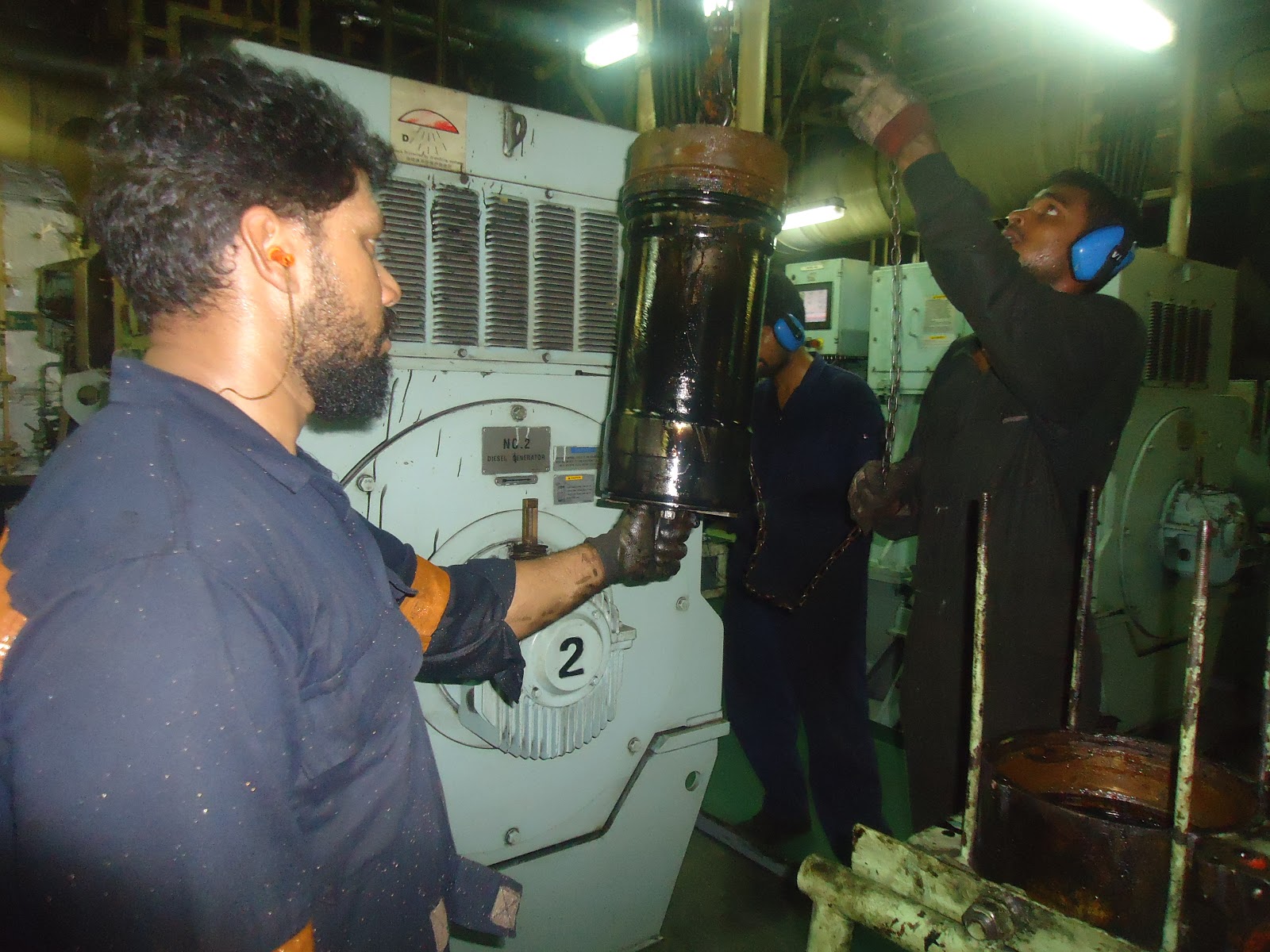 Marine Sea Time OVERHAULING OF CYLINDER UNIT of auxiliary engine IN SHIP