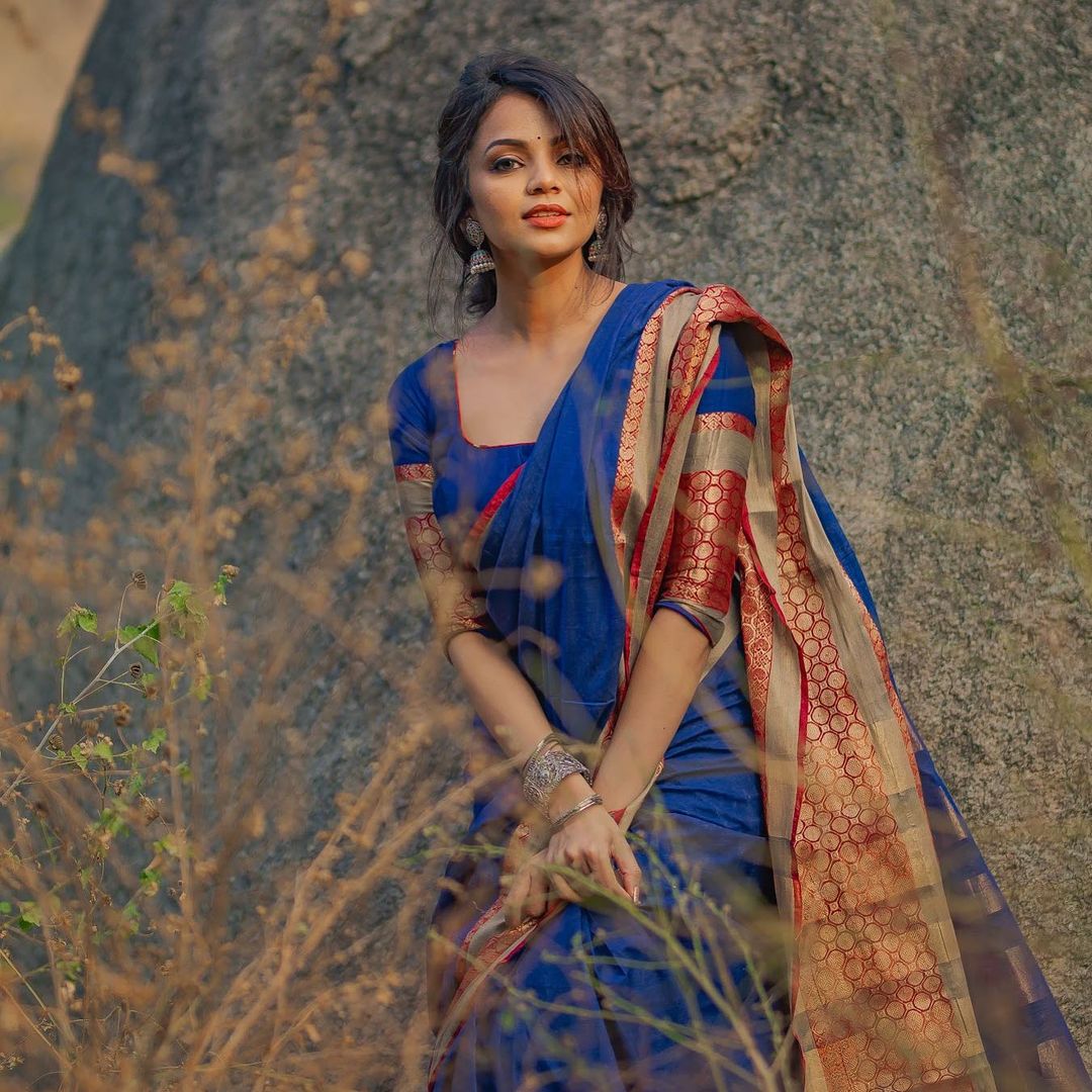 Model Sameena Anwar Pics In Silk Saree Photos