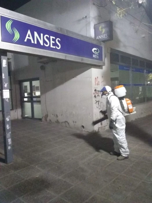 El trabajo de desinfección continúa en el centro y algunos barrios de Roca El trabajo de desinfección continúa en el centro y algunos barrios de Roca