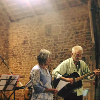 Sing from the Heart singing holidays: Fran and Derek singing holidays, singing, group singing, group holidays, sing from the heart, France, Limousin, Nouvelle Aquitaine, Creuse, retreat, community singing, singing retreat,