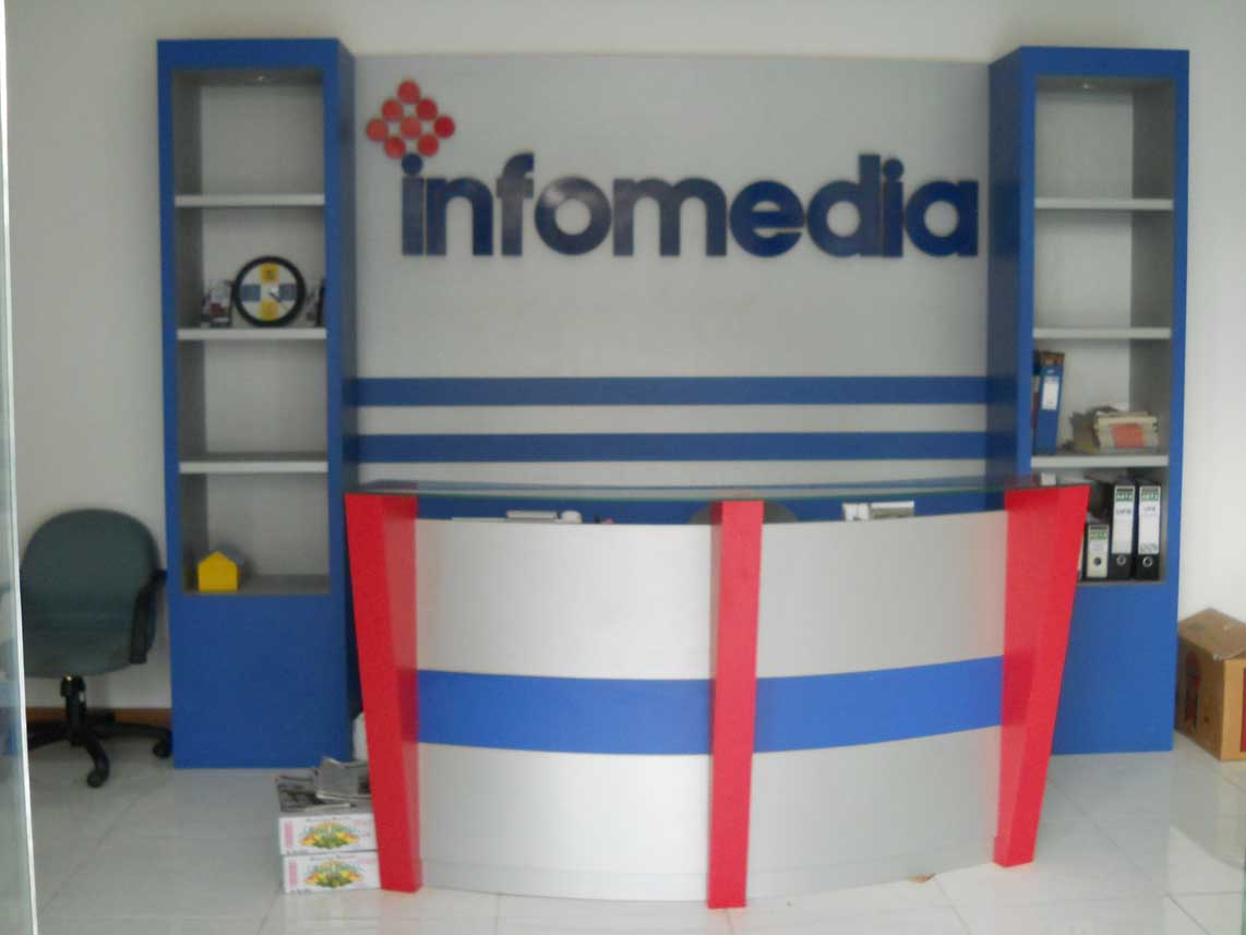 background backwall dinding kantor huruf timbul dan logo - semarang