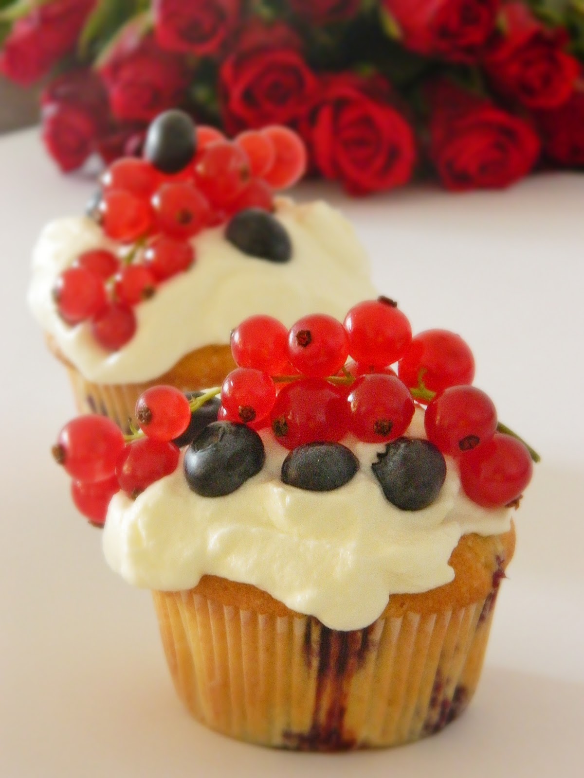 Dr Ola&amp;#39;s kitchen: Red Currant Blueberry cream Cupcakes (Johannisbeere ...