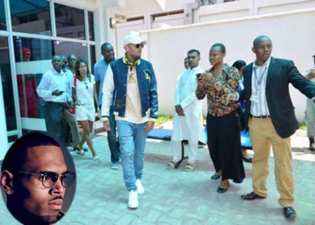 Majibu ya Chris Brown Kuhusu Kumvunjia Simu Shabiki Airport Mombasa