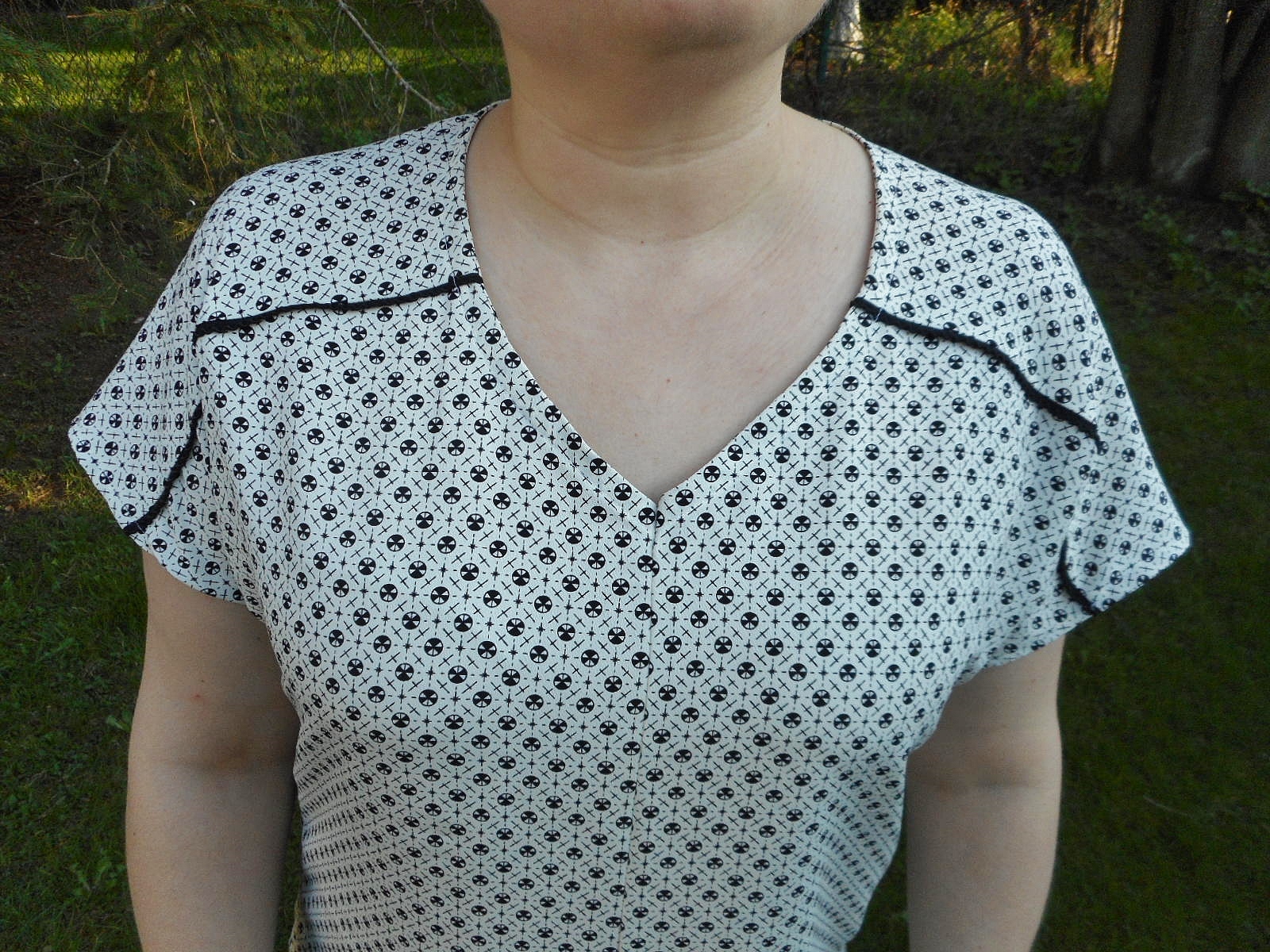 Sewing with knits: Invisible/clear elastic in the neckline - MariaDenmark  Sewing Life