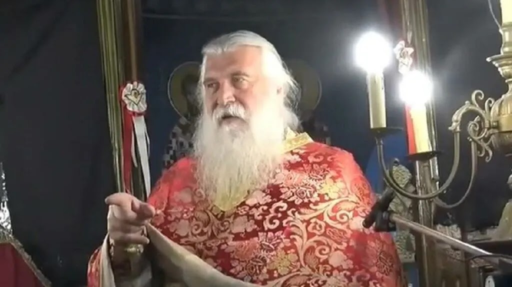 Ιερέας :«Κάνουνε τις εκκλησίες χώρο για να πάρουν οι Έλληνες το ΧΑΡΑΓΜΑ»! vid