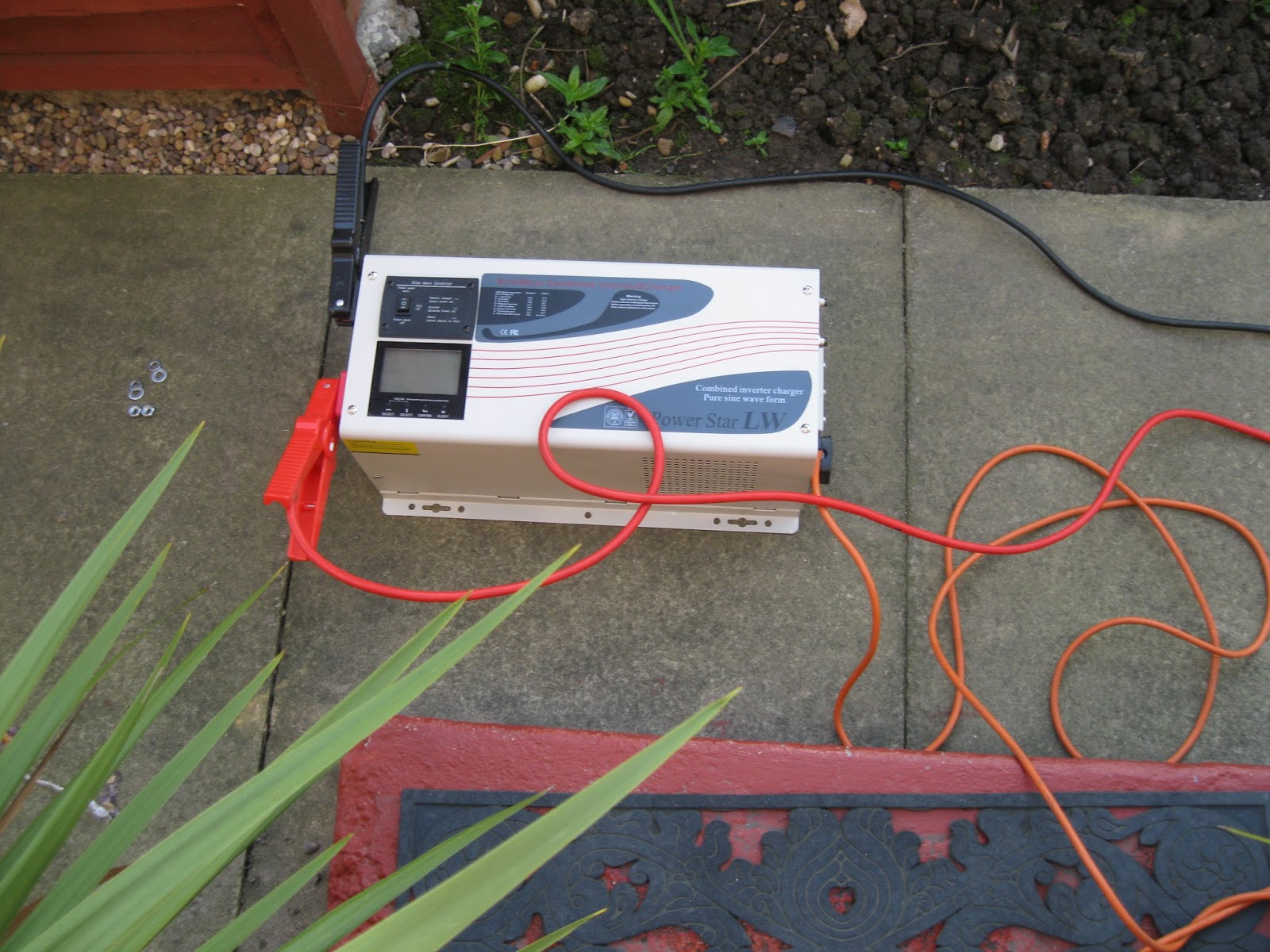 Narrowboat Ellis 3kw Photonic Universe (sungold power) Inverter test...