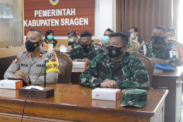 Kasdim Sragen Ikuti Vicon Upaya Percepatan Penanganan Pandemi Covid-19 Kasdim Sragen Ikuti Vicon Upaya Percepatan Penanganan Pandemi Covid-19