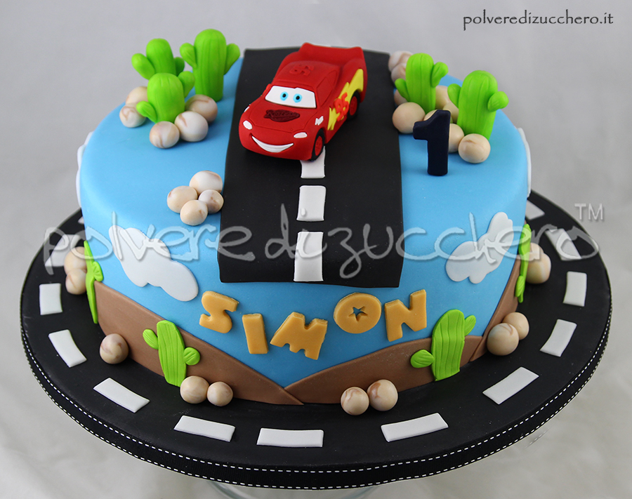 torta decorata pasta di zucchero cake design cars saetta polvere di zucchero compleanno bimbo