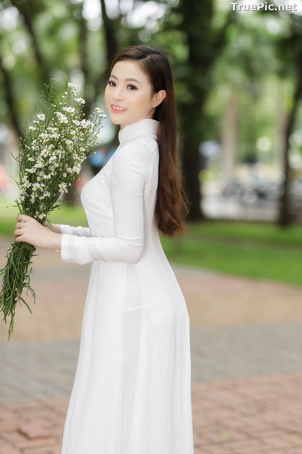 Image The Beauty of Vietnamese Girls with Traditional Dress (Ao Dai) #1 - TruePic.net - Picture-55