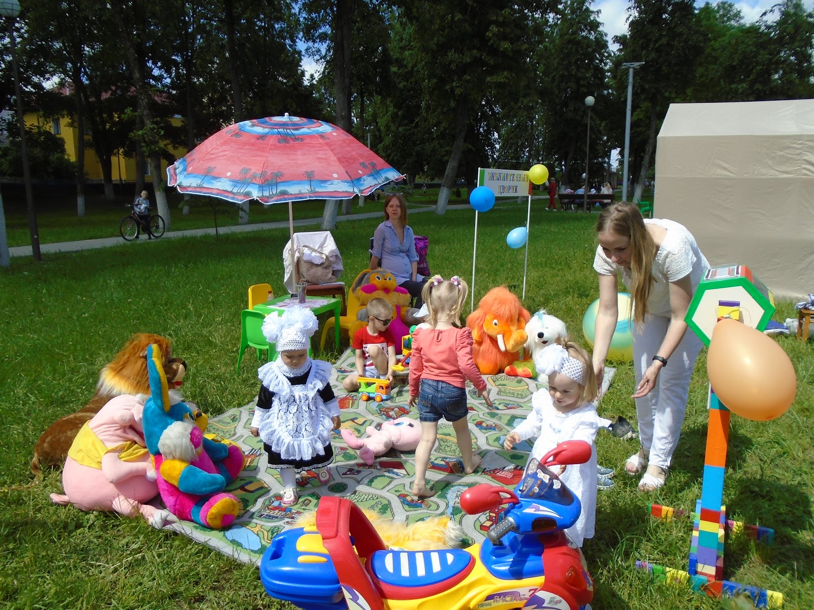 библиотечный дворик