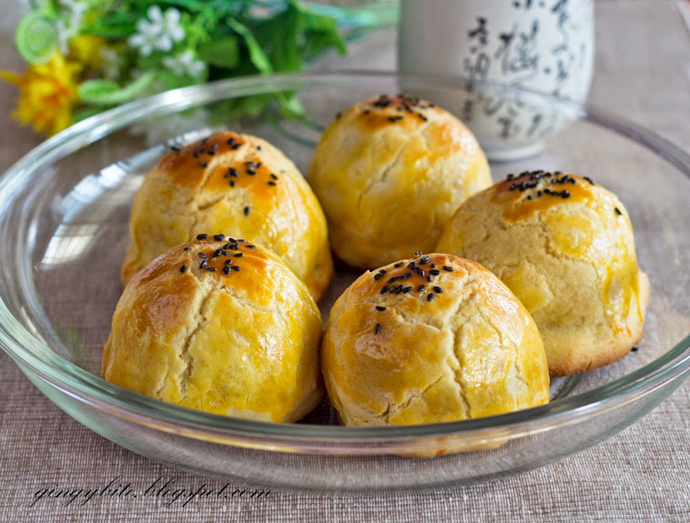 Shanghai Mooncake 上海月饼 | The Yummy Journey