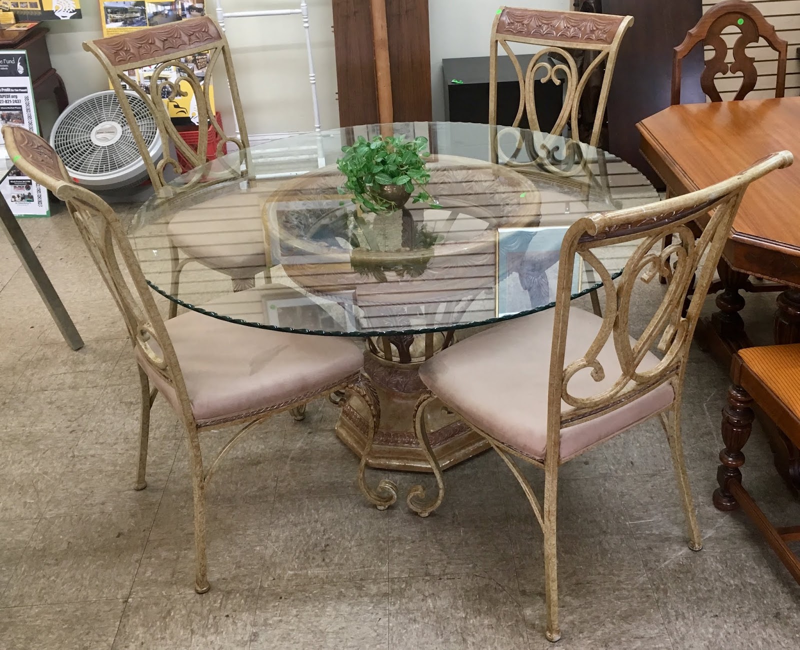 Uhuru Furniture & Collectibles: #465874 Round Glass Top Dining Table