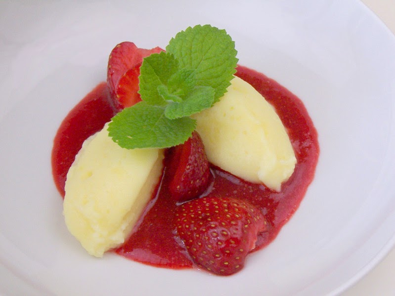 Lecker Bentos und mehr: Kartoffel-Quark-Knödel mit Erdbeersoße