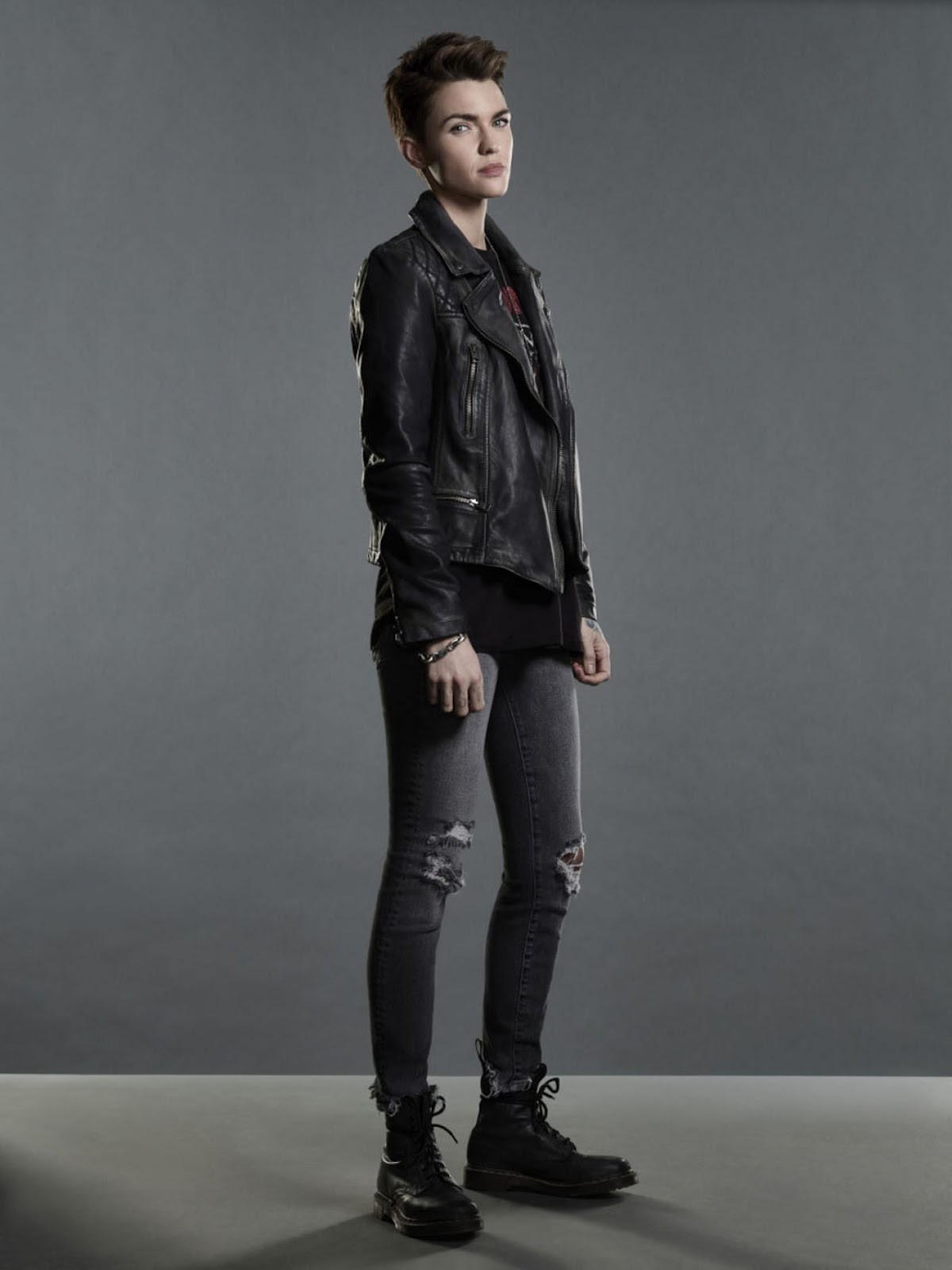 DC COMICS AND ARROWVERSE : Batwoman Star Ruby Rose – Entertainment